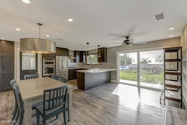 Building Photo - 3 br, 2 bath House - 213 E Avenida Ramona
