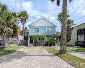Building Photo - 411 3rd Ave S