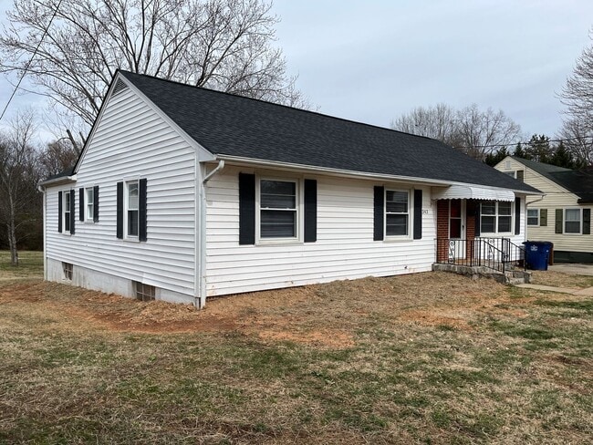 Building Photo - Charming 3-Bedroom 2-Bath with Beautiful Hardwood Floors