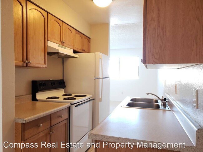 Building Photo - 2 br, 1.5 bath House - 4331 53rd Unit 21