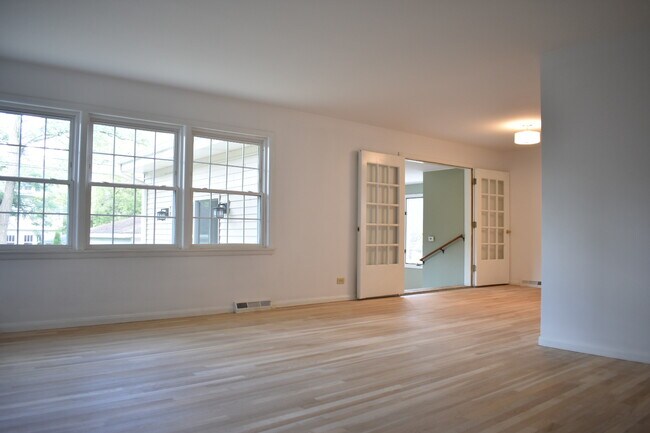 Living and dining area - 4138 Wolf Rd