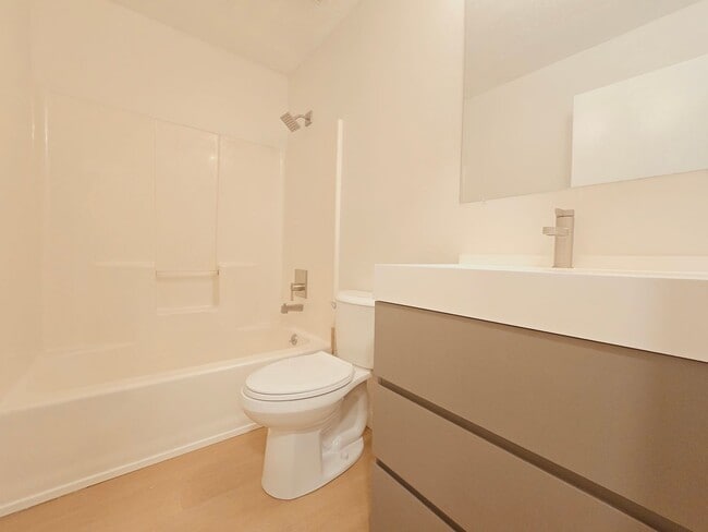 Building Photo - ? Stunning 3 Bedroom, 2 Bathroom Home! ?