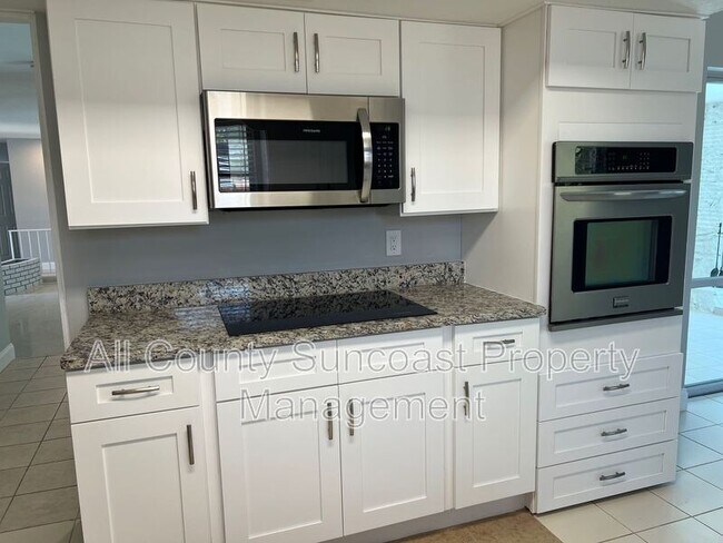 Foto del edificio - 879 45th Ave NE