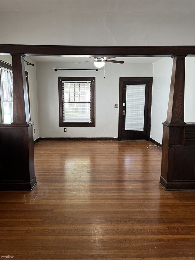 Building Photo - 3 br, 1.5 bath Duplex - 322 North Layman A...