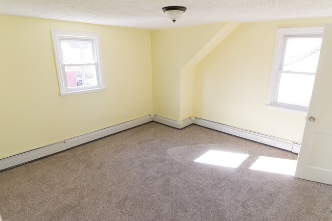 Foto del edificio - 211 Hillcrest Ave