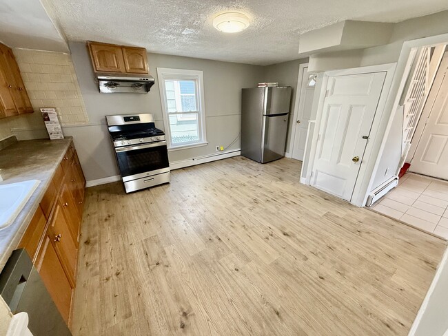 Building Photo - 42 Playstead Rd