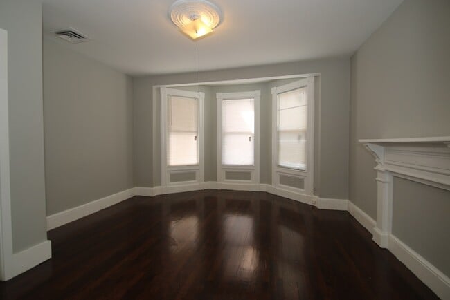 Building Photo - 161 Clay St