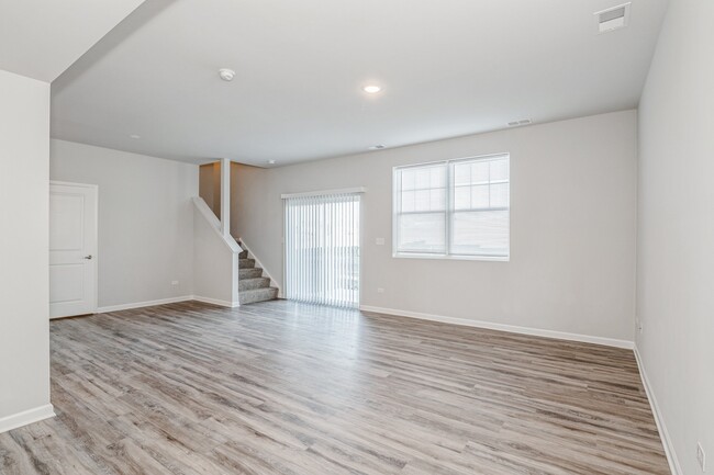 Building Photo - 1176 Sprenger Dr