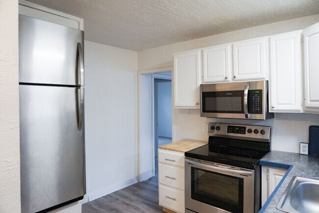 Building Photo - 194 E 4800 S