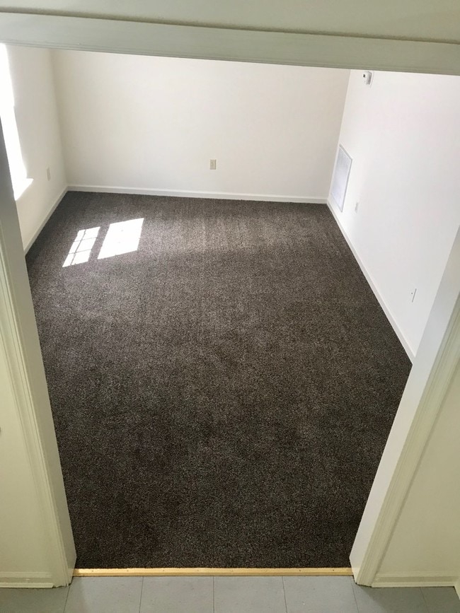 Building Photo - 1409 Varsity Ln