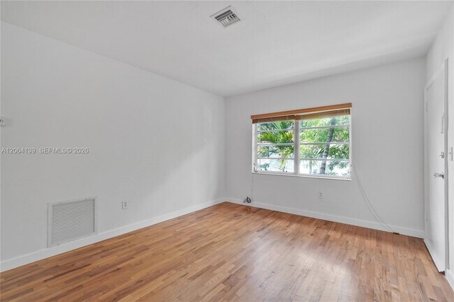 Foto del edificio - 411 Santander Ave