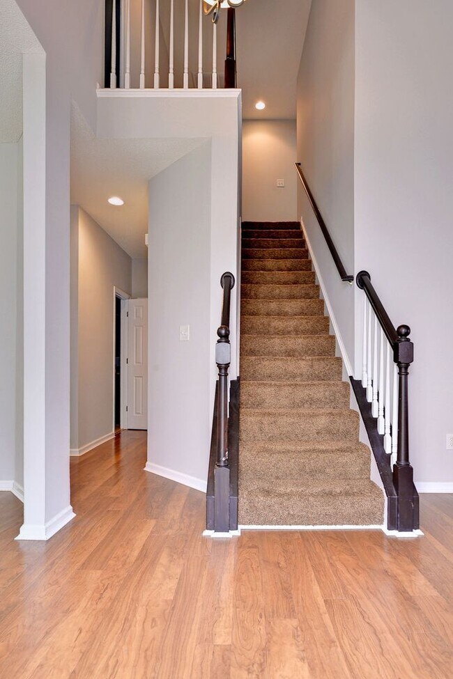 Foto del edificio - Spacious Duplex in Willow Lakes