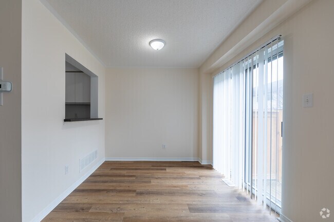 3 chambres, 2,5 salles de bain - 122 m² - Salle à manger - Pleasantview Walk Townhomes