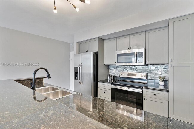 Foto del edificio - 10350 W Bay Harbor Dr