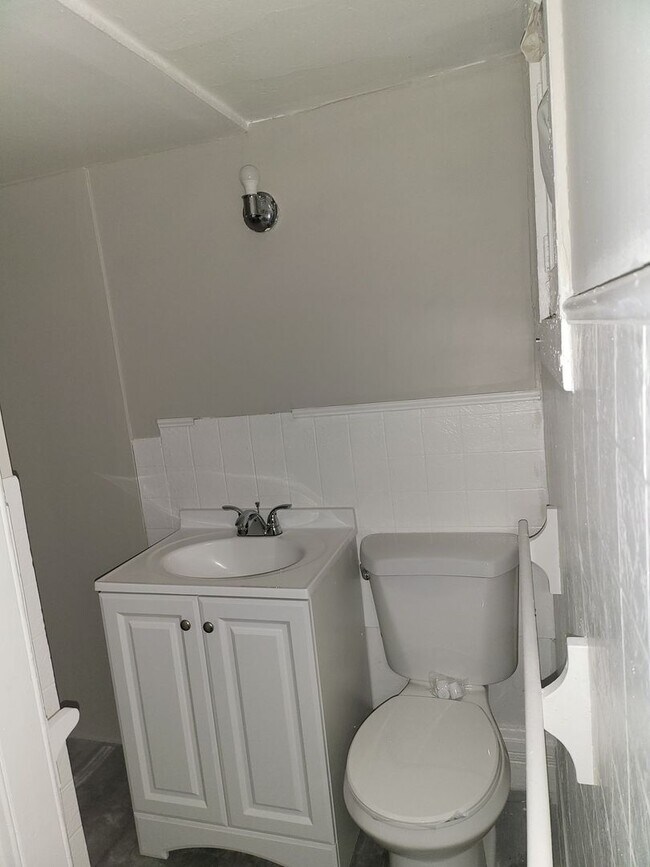 Building Photo - 3642 Glenway Ave | 4 BR 1.5 BA