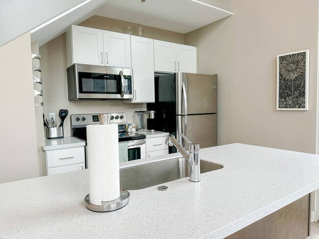 Building Photo - 630 S Goodman St