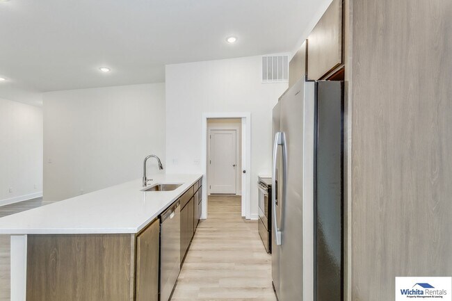 Foto del edificio - 3 bed, 2 bath duplex SE Wichita