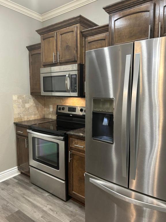 Building Photo - 5701 NW Valor Ave