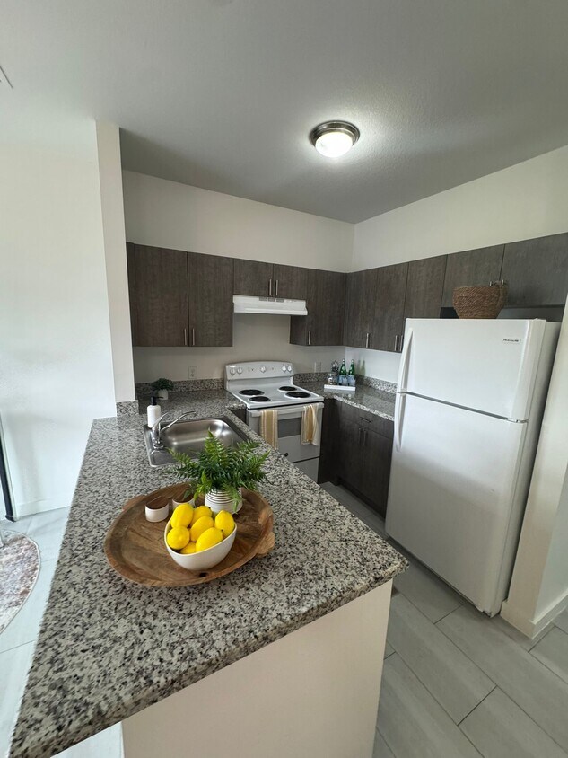 Foto principal - 7581 W 4th Ct