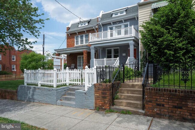Foto del edificio - 4931 4th St NW