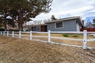 Foto del edificio - 7050 Pembroke Dr
