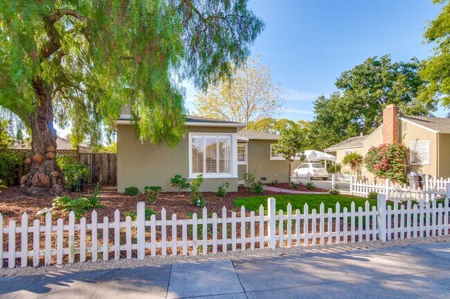 Foto del edificio - Wow! What a Great Home! Available Soon!