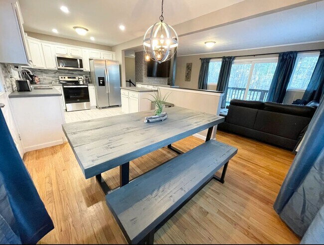 Foto del edificio - Large Fully Furnished Single Family! Tour ...