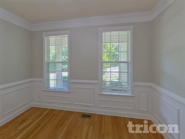 Building Photo - 111 Beaverbrook Ln