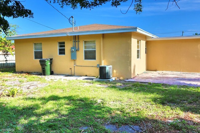 Building Photo - 3 br, 2 bath House - 15 SW 8th Court