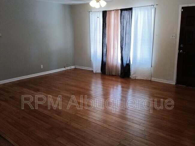 Foto del edificio - 7901 Hannett Ave NE
