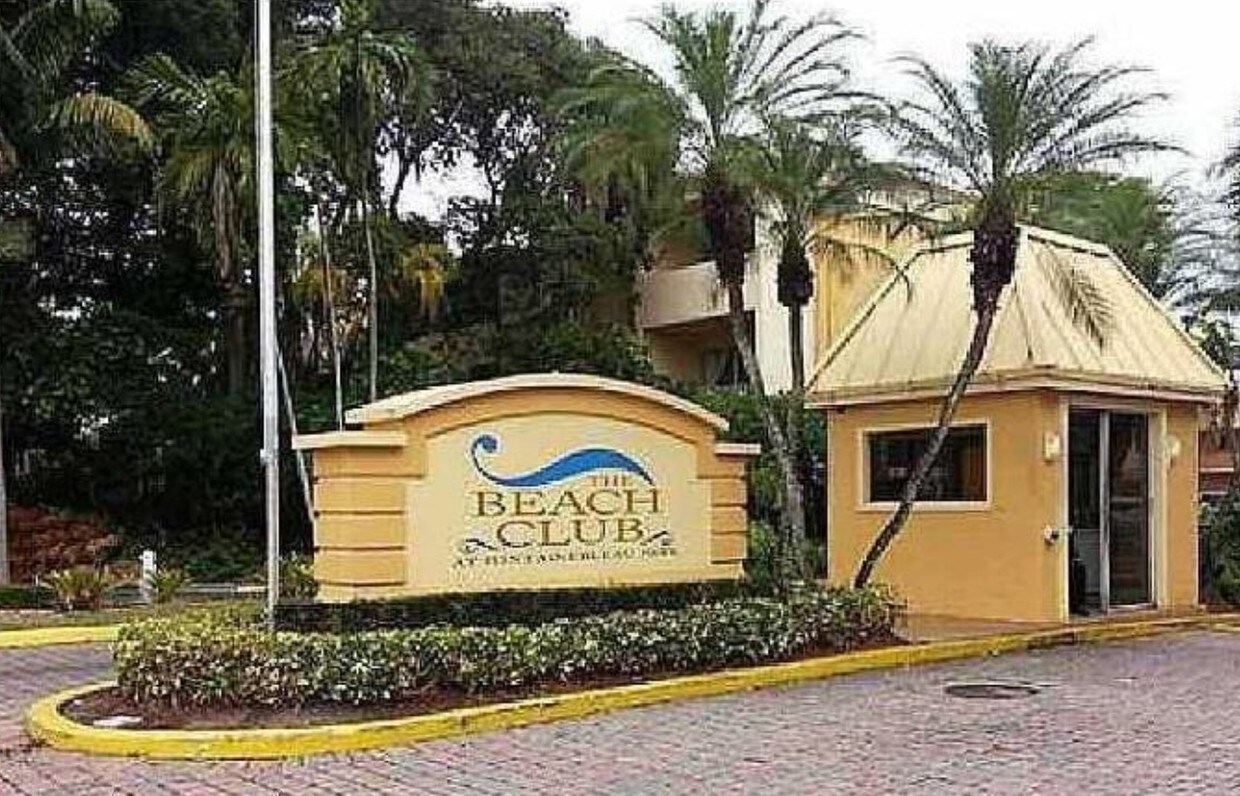 Primary Photo - 9375 Fontainebleau Blvd