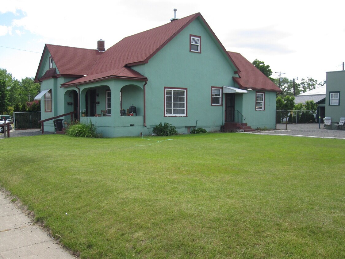 Primary Photo - 602 S 8th Ave