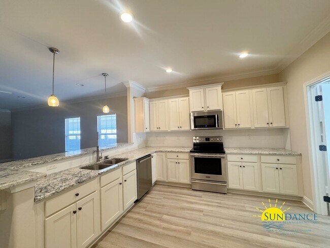 Building Photo - $500 OFF in NOVEMBER: Move-In Special!