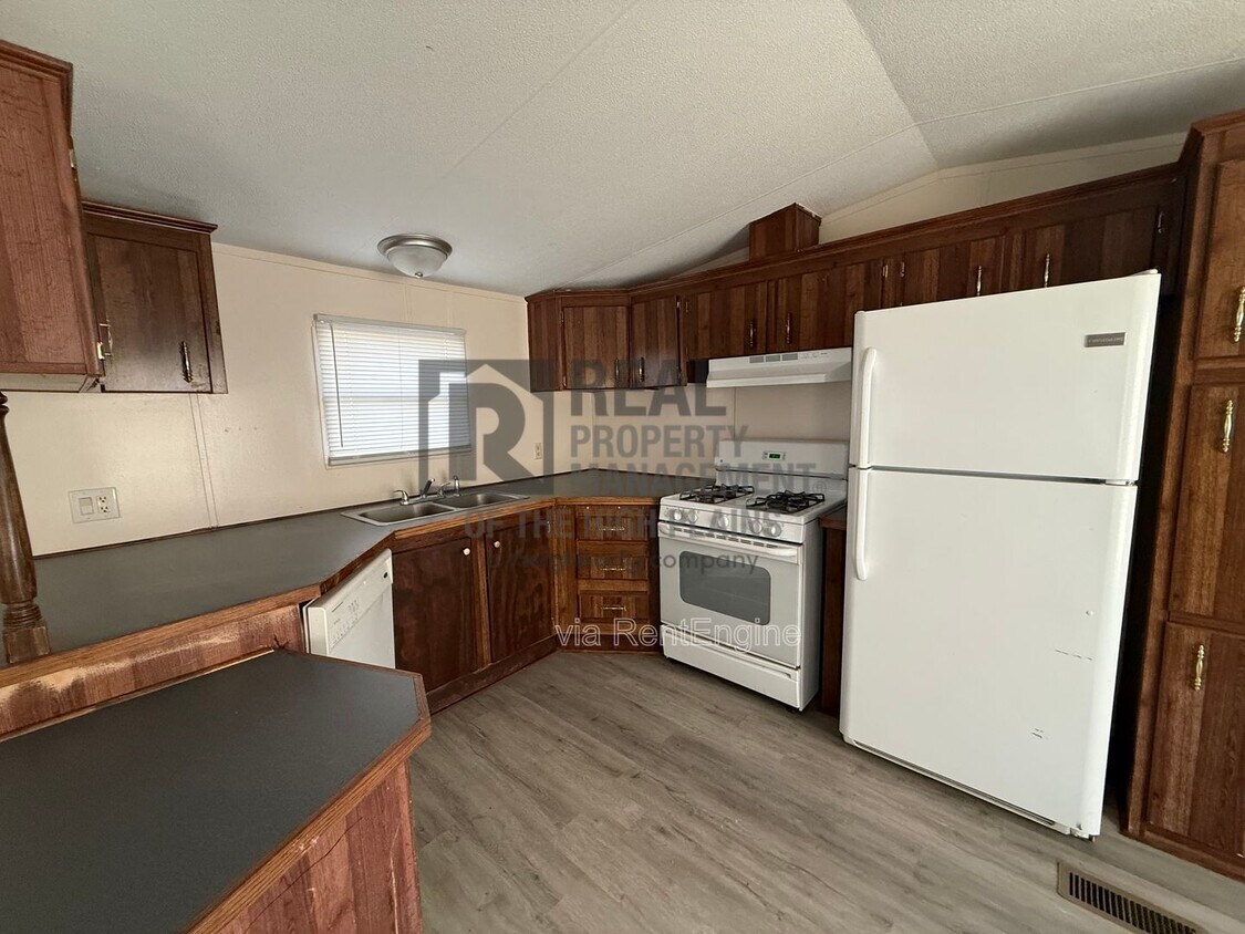 Foto principal - 8230 Upton Rd