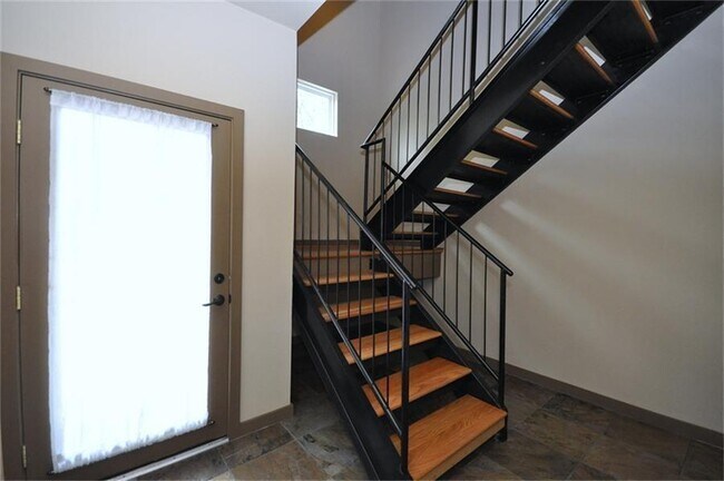 Building Photo - 6118 Hamman St