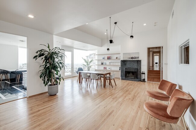Building Photo - 2000 Wattles Dr