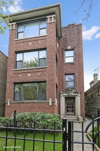Primary Photo - 1731 W North Shore Ave