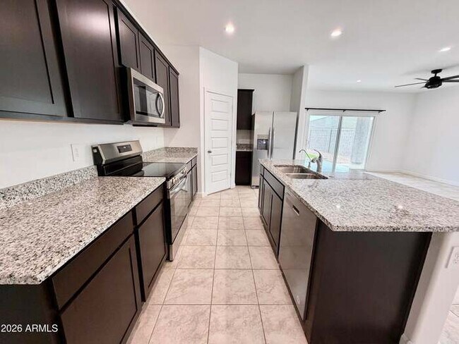 Building Photo - Beautiful 3-bedroom, 2-bath home in Entrada Del Oro (Newer DR Horton Home)!