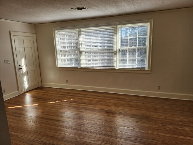 Foto del edificio - 1032 Felder Ave
