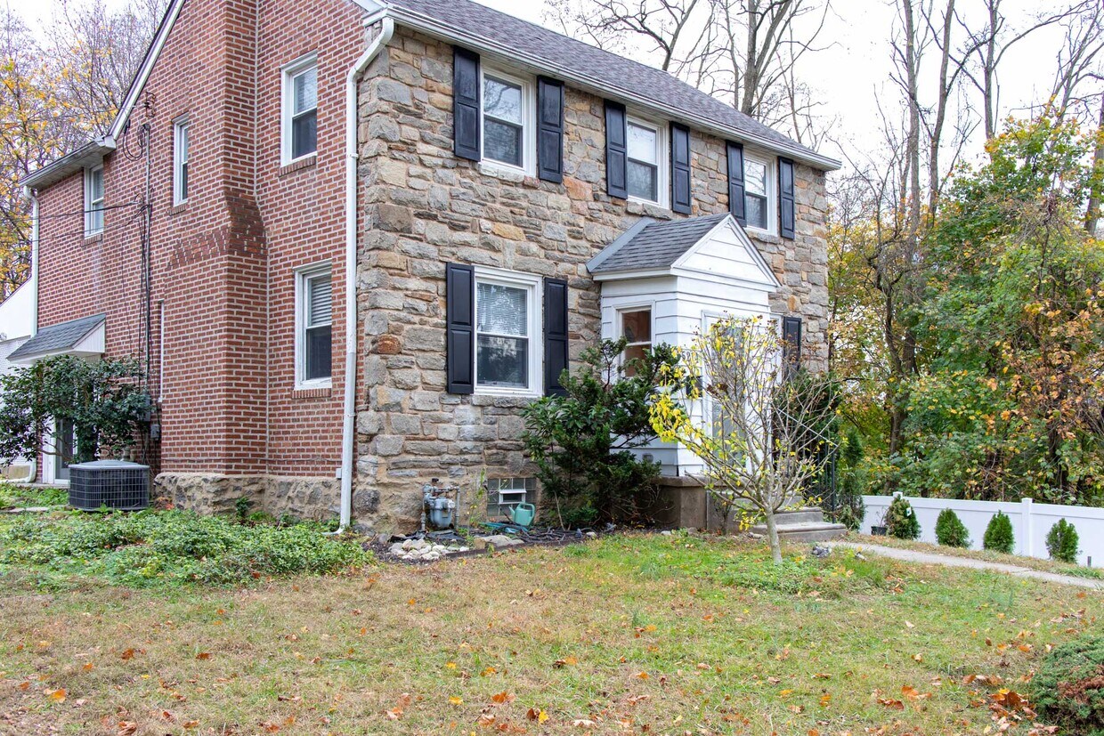Primary Photo - 5214 Bella Vista Rd