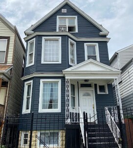 Primary Photo - 2338 N Ridgeway Ave