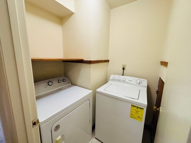 Foto del edificio - 3 Bedroom 2 Bathroom Condo