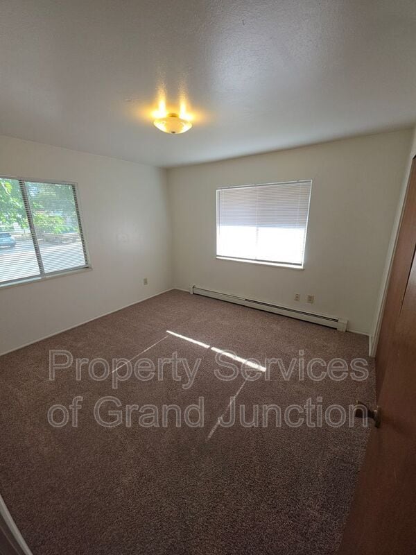 Building Photo - 2854 Elm Cir