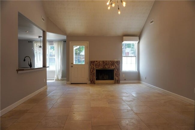 Building Photo - 626 Beaver Run Trce