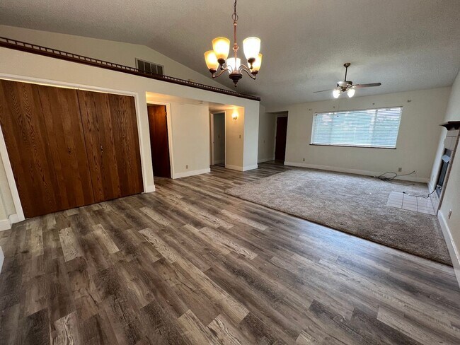 Foto del edificio - 2 Bed 2 Bath Home