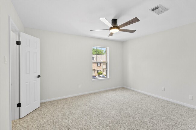 Building Photo - 2030 Plantation Dr
