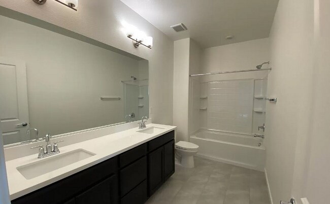Foto del edificio - Lovely Natomas Home for Rent - Coming Soon July 1!