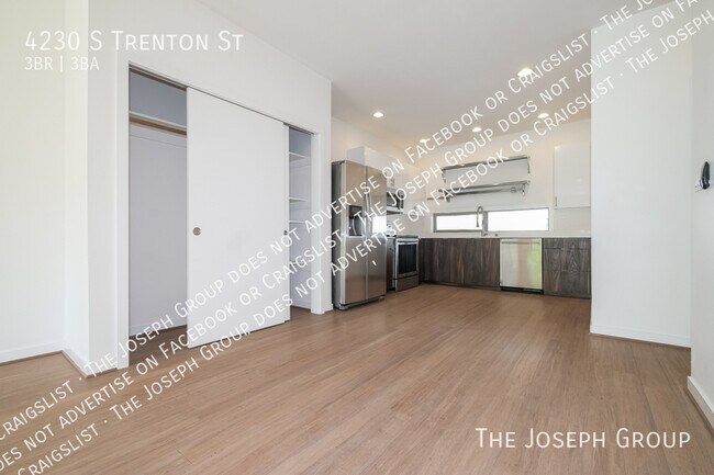 Foto del edificio - 4230 S Trenton St