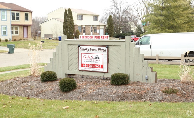 Sign - Smoky View Plaza