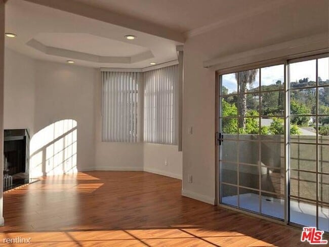 Building Photo - 2 br, 2 bath Condo - 14430 Benefit St Apt 104